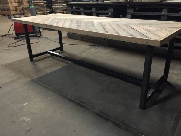 Industrieel staal frame tafel stalen frame houten blad